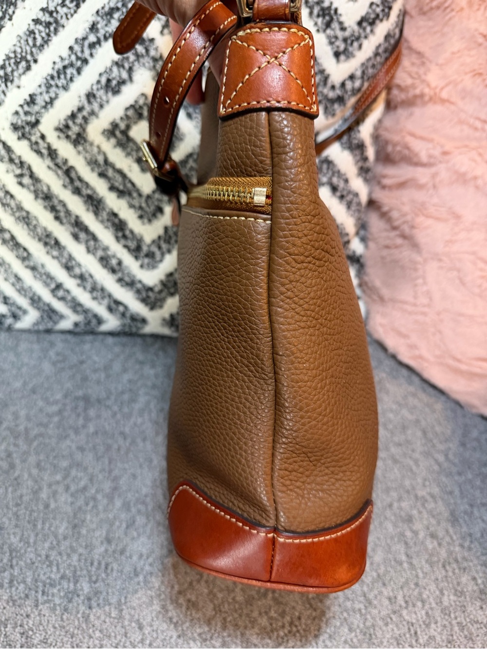EUC Dooney & Bourke Brown Pebbled Leather Crossbody Bag - Picture 4 of 12